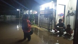 Kali Cimanceri Meluap, Banjir 60 Cm Rendam Ratusan Rumah Warga Bogor