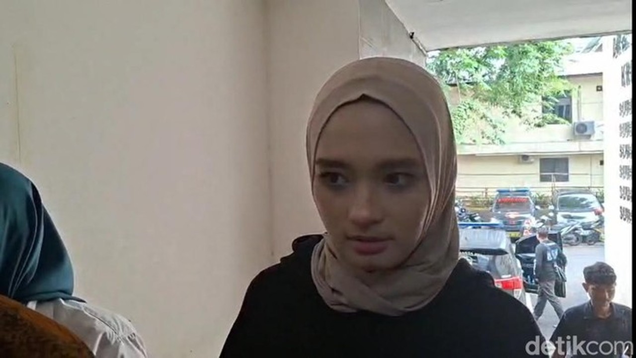 Inara Rusli Tetap Ingin Damai Meski Wardatina Mawa Tolak Restorative Justice Kasus Zina