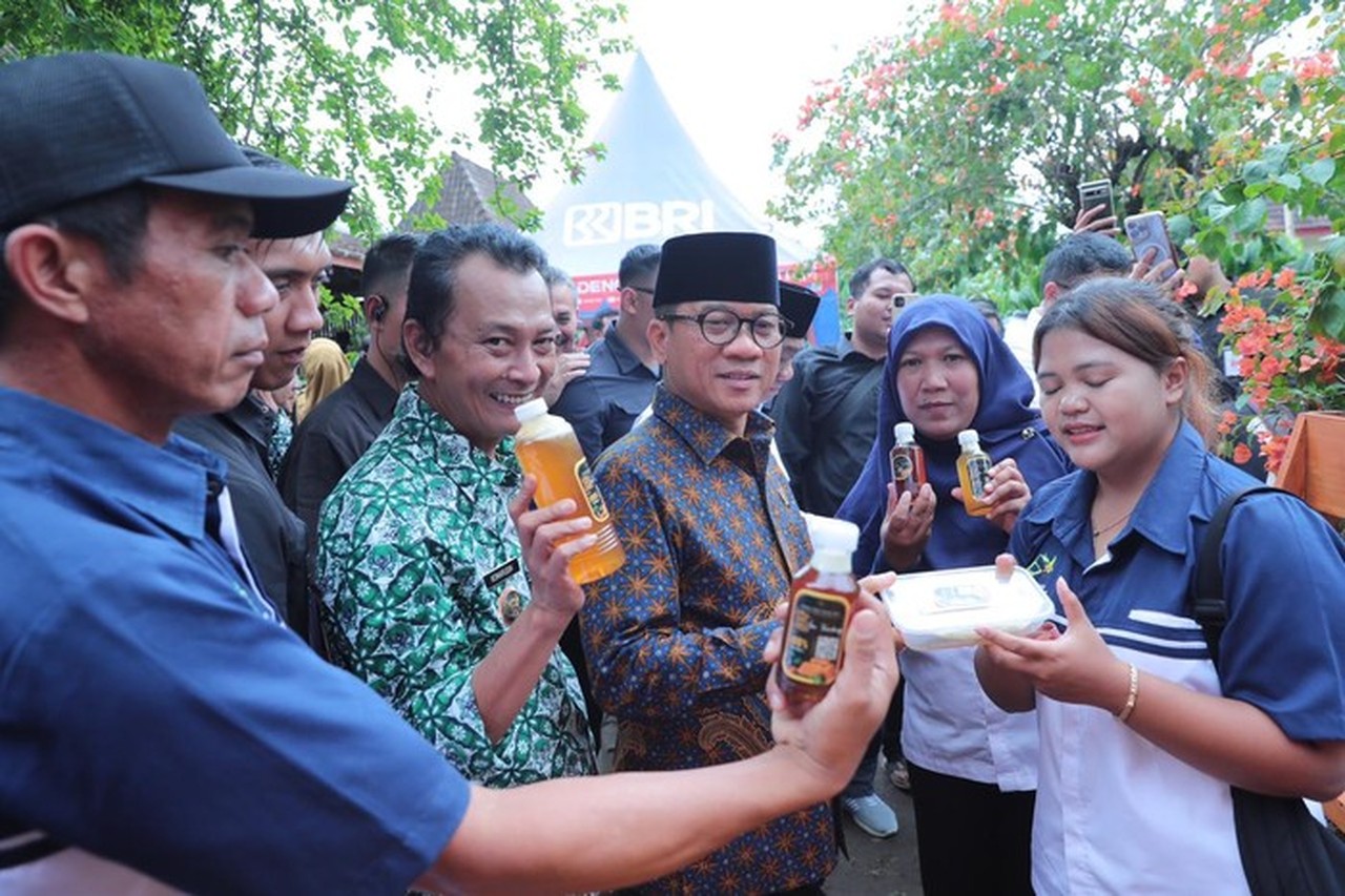 Mendes Yandri Susanto: Koperasi Desa Merah Putih Jadi Motor Penggerak Ekonomi Desa Mendes Yandri Susanto: Koperasi Desa Merah Putih Jadi Motor Penggerak Ekonomi Desa