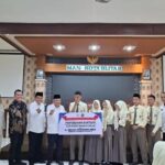 Endro Hermono Salurkan Bantuan PIP di Blitar, Perkuat Akses Pendidikan Madrasah
