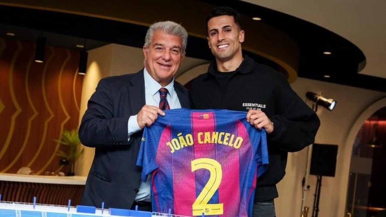 Joao Cancelo Kembali ke Barcelona, Ungkap Keinginan Tampil di Camp Nou