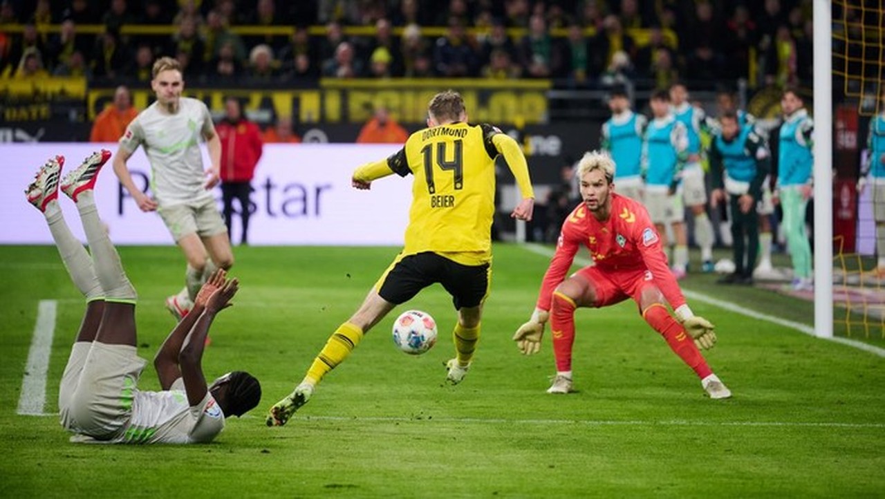 Borussia Dortmund Pesta Gol 3-0 ke Gawang Werder Bremen di Signal Iduna Park