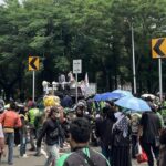 Massa Ojol Demo di Depan Kedubes AS, Jalan Medan Merdeka Selatan Jakarta Pusat Ditutup
