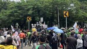 Massa Ojol Demo di Depan Kedubes AS, Jalan Medan Merdeka Selatan Jakarta Pusat Ditutup