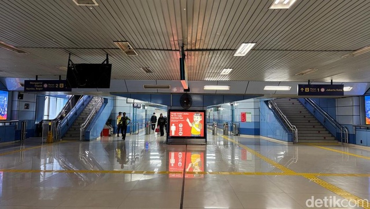 Jalur Merah Jakarta Kota: 6 Stasiun Berwarna-warni yang Memanjakan Mata Penumpang KRL Jalur Merah Jakarta Kota: 6 Stasiun Berwarna-warni yang Memanjakan Mata Penumpang KRL