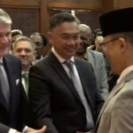Menlu Sugiono Sapa Akrab Dino Patti Djalal di Acara Tahunan Kemlu 2026