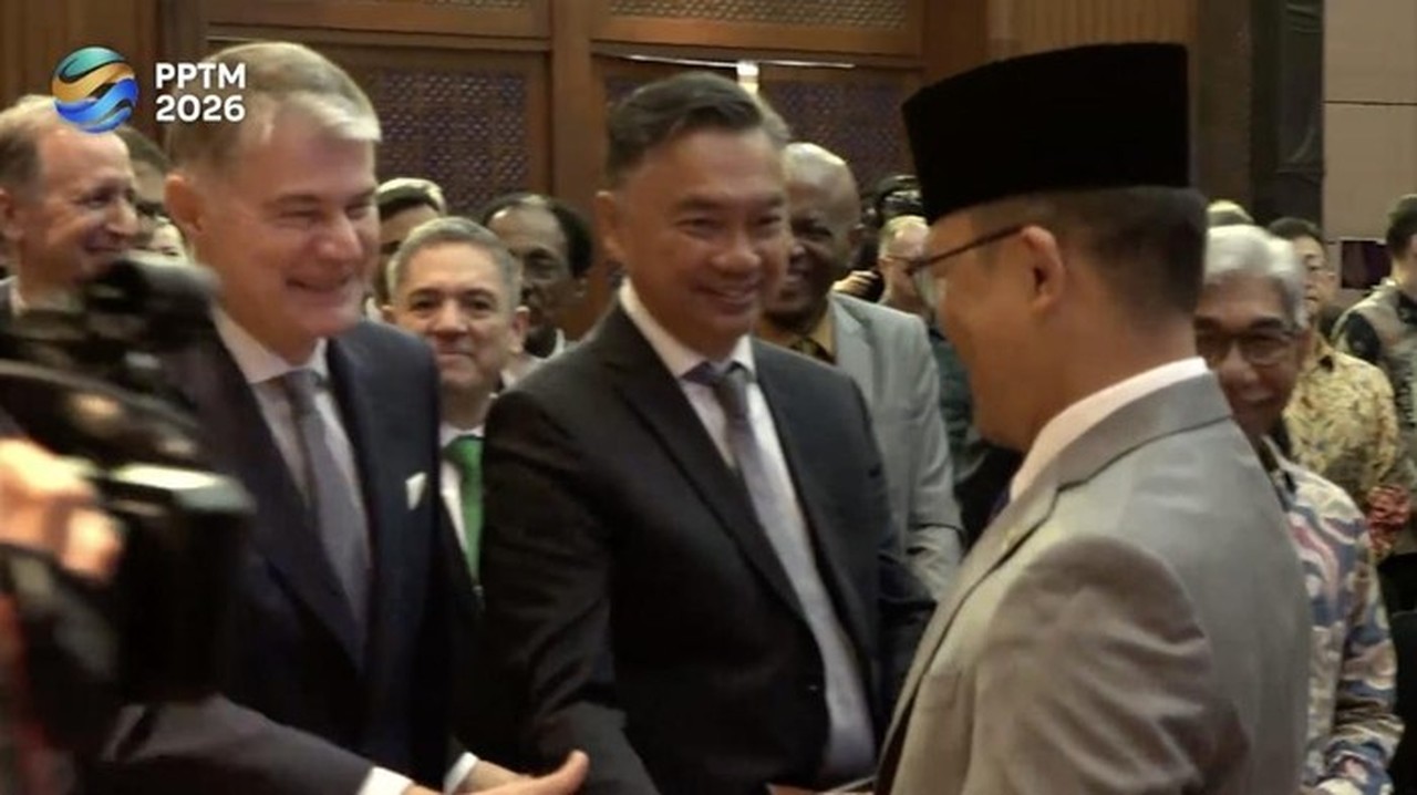 Menlu Sugiono Sapa Akrab Dino Patti Djalal di Acara Tahunan Kemlu 2026