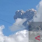 Gunung Marapi Sumbar Erupsi, Kolom Abu Vulkanik Capai 1,6 Km Pagi Ini