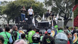 Massa Ojol Demo di Kedubes AS: Tuntut Bebaskan Maduro dan Perpres Kesejahteraan