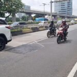 Lubang Menganga di Turunan Flyover Pancoran Ditambal, Pengendara Bisa Melintas Normal
