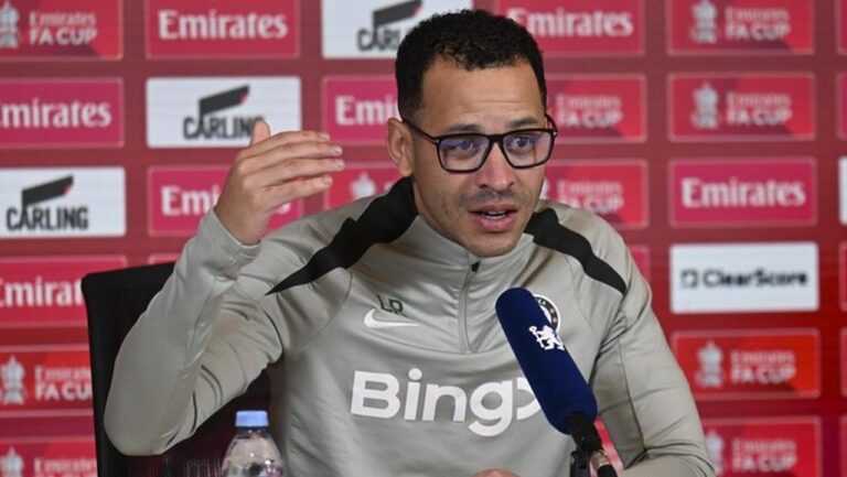 Liam Rosenior Ungkap Taktik Arsenal Sejak Datang, Chelsea Siap Tempur di Carabao Cup