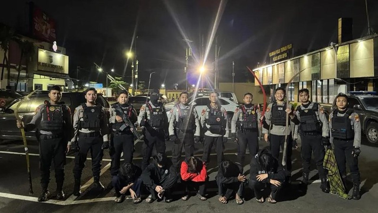 Lima Remaja Depok Ditangkap Jelang Tawuran, Polisi Sita Celurit dan Stik Golf