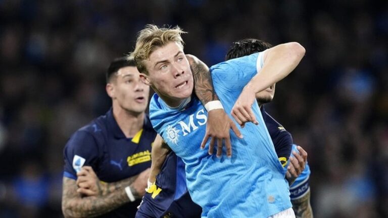 Napoli Ditahan Parma 0-0, Gagal Manfaatkan Status Tuan Rumah di Serie A