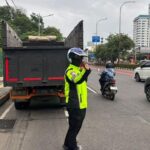 Truk Mogok di Tol Senayan Arah Slipi, Lalin Jakarta Barat Terganggu Pagi Ini