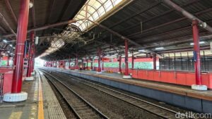 Stasiun KRL Warna-Warni Cikini-Jayakarta: Mana yang Jadi Favorit Penumpang?