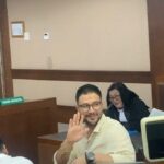 Ammar Zoni Tampil Beda di Sidang Narkoba: Tasbih di Tangan, Baju Krem Jadi Sorotan