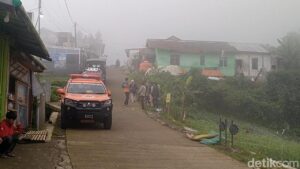 Badai Gunung Slamet Hambat Evakuasi Jasad Syafiq Ali, Tim SAR Lakukan Estafet