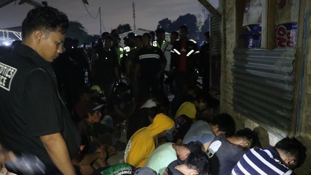 Polisi Medan Gerebek Sarang Judi dan Narkoba Jermal 15, 41 Orang Diamankan