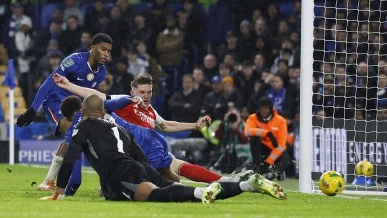 Blunder Fatal Sanchez Bikin Chelsea Kalah dari Arsenal, Rosenior Bela Sang Kiper