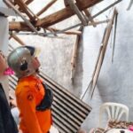 Atap Dapur Rumah Warga Tanah Sareal Bogor Ambruk Akibat Hujan Deras dan Bangunan Lapuk