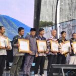 Mendes Yandri Susanto Serahkan Penghargaan Lomba Bangun Desa di Hari Desa Nasional 2026