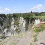 Lubang Raksasa Menganga di Aceh Tengah Nyaris Capai Badan Jalan, Kedalaman 100 Meter