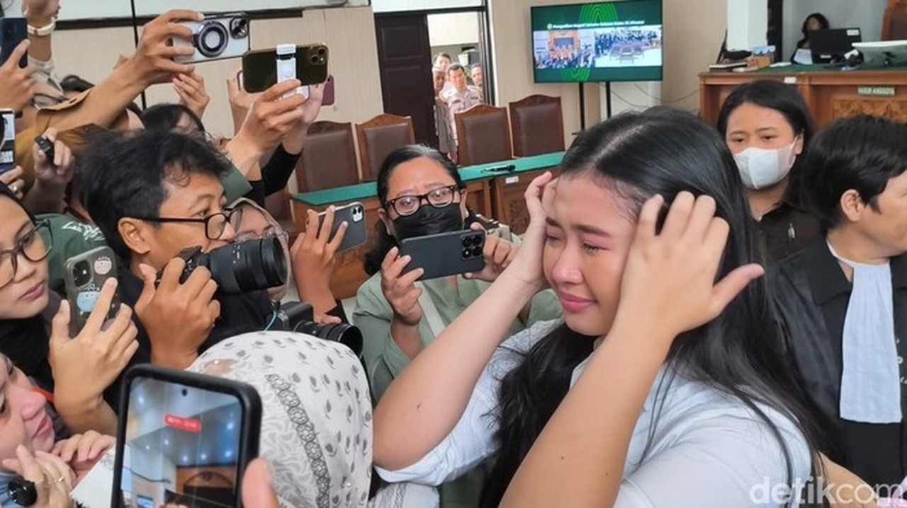 Laras Faizati Divonis Percobaan 6 Bulan, Menangis Haru Bisa Pulang ke Rumah Laras Faizati Divonis Percobaan 6 Bulan, Menangis Haru Bisa Pulang ke Rumah