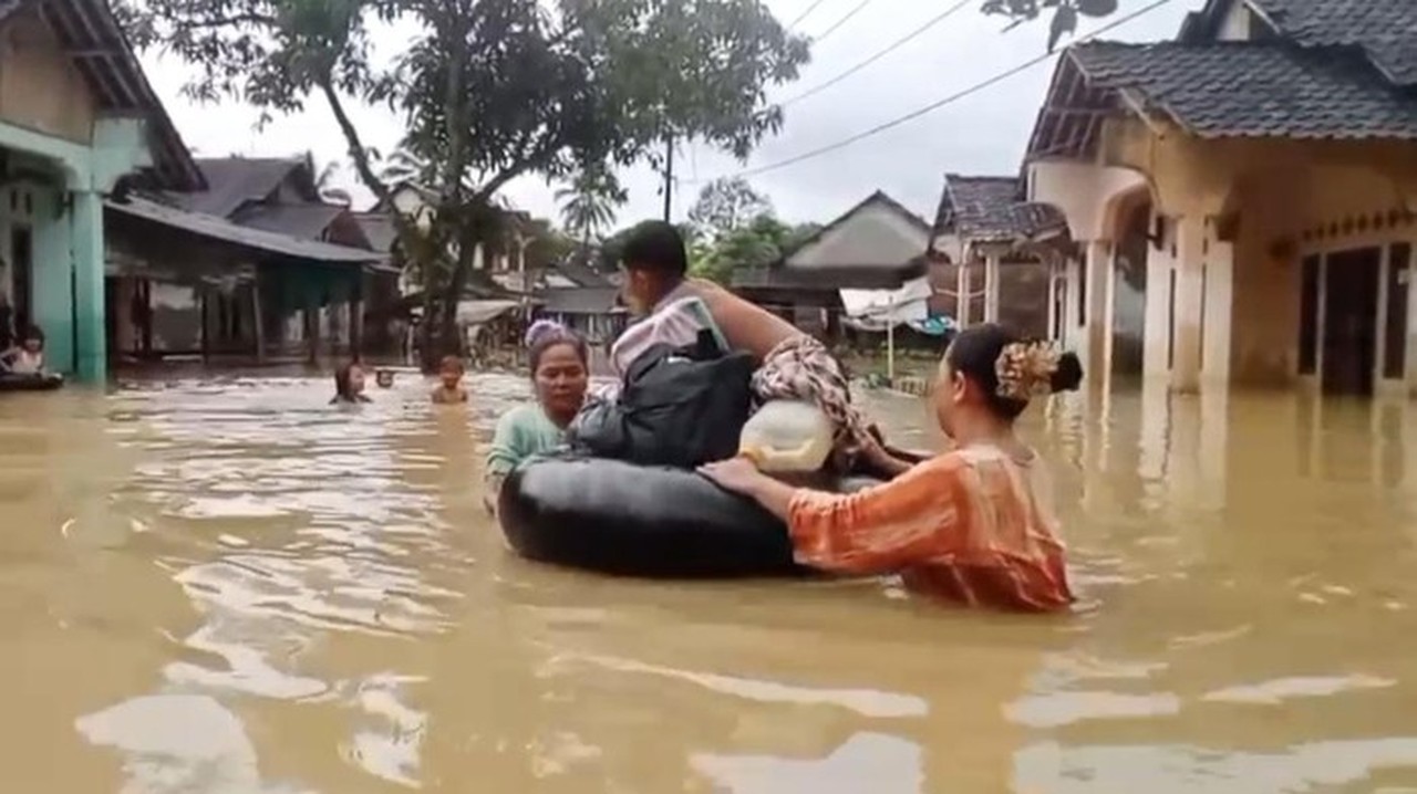 Banjir Pandeglang: Warga Idaman Terjangkit Gatal dan Demam, Kodim Buka Posko Kesehatan Gratis