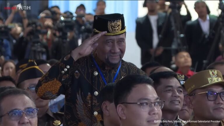 Prabowo Heran Sultan Kukar di Belakang, Pemprov Kaltim Jelaskan Aturan Protokol Istana Prabowo Heran Sultan Kukar di Belakang, Pemprov Kaltim Jelaskan Aturan Protokol Istana