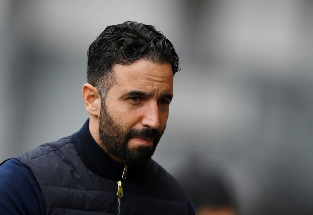 Ruben Amorim Bungkam Saat Dihadang Media Usai Dipecat Manchester United