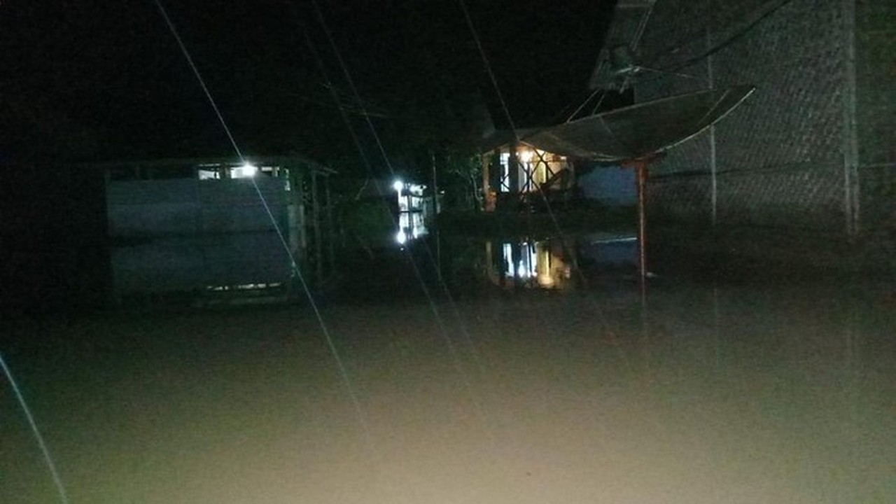 Banjir Kembali Landa Pandeglang Akibat Hujan Tinggi, 4 Kampung Terendam dan 10 KK Mengungsi Banjir Kembali Landa Pandeglang Akibat Hujan Tinggi, 4 Kampung Terendam dan 10 KK Mengungsi
