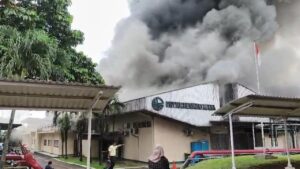 Pabrik Herbal Gunung Putri Bogor Dilalap Api, 5 Unit Damkar Berjibaku Padamkan Api