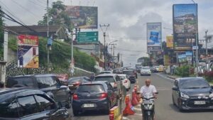 Long Weekend, 12.800 Kendaraan Memadati Jalur Puncak Bogor Siang Ini