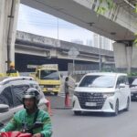 Warga Keluhkan Pak Ogah di Tol Rawa Buaya, Minta Dishub-Satpol PP Tertibkan