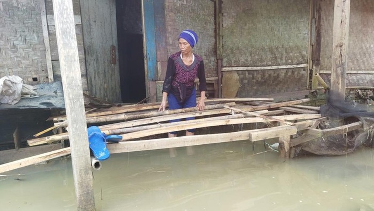 Banjir Bandang Pandeglang: Ibu Asniah Kehilangan Rp 1,7 Juta Modal Jualan Gorengan