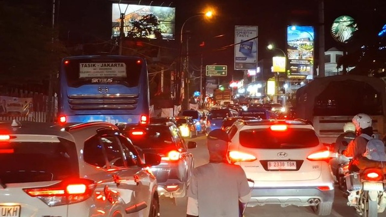 Macet Puncak Bogor Malam Ini, Polres Berlakukan Rekayasa Lalu Lintas One Way Sepenggal
