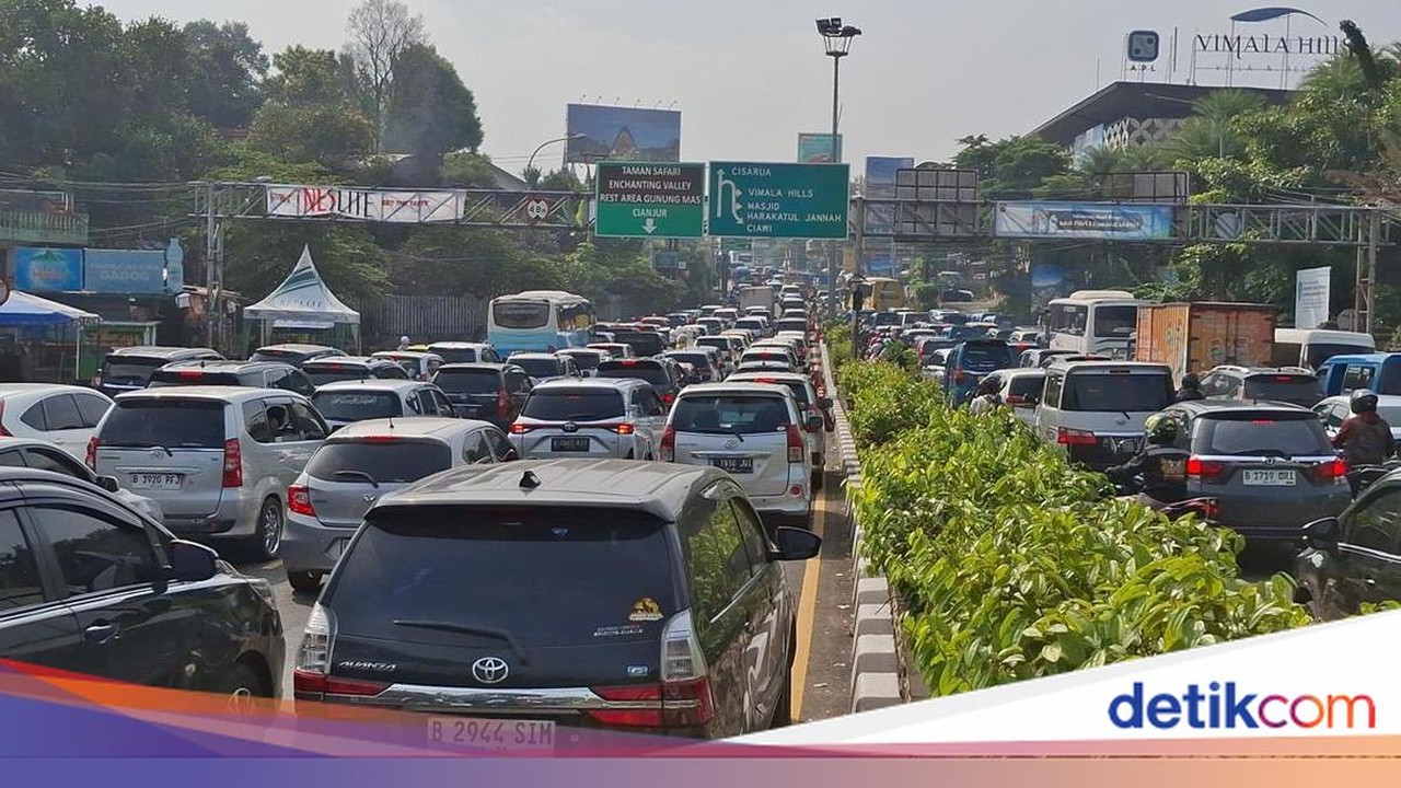 Volume Kendaraan Meningkat, Polisi Terapkan Sistem One Way di Puncak Bogor