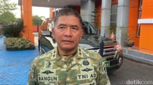 TNI AU Kerahkan Heli Caracal Pantau Titik Api Diduga Ledakan Pesawat ATR di Maros