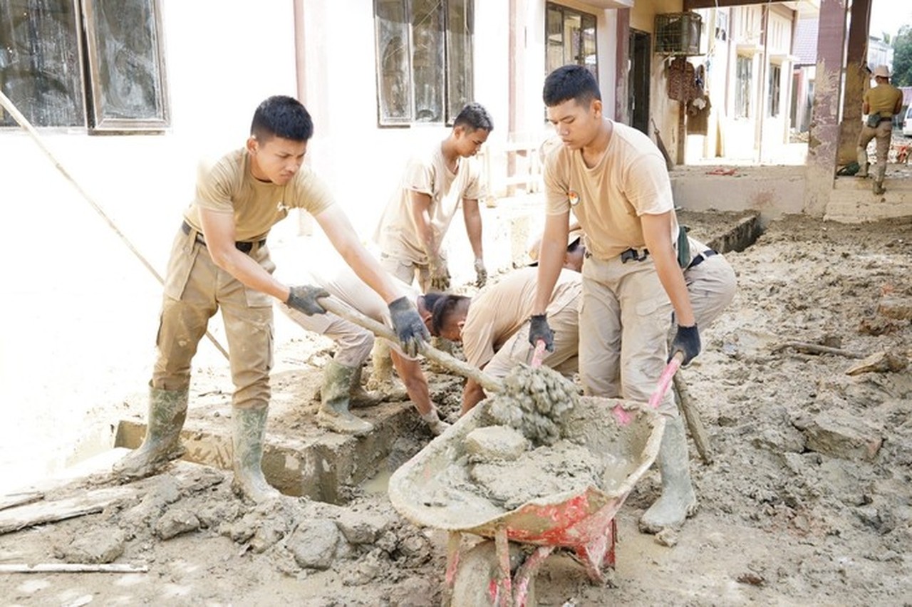Praja IPDN Berjibaku Bersihkan Dinkes Aceh Tamiang, Progres Pemulihan Capai 80 Persen