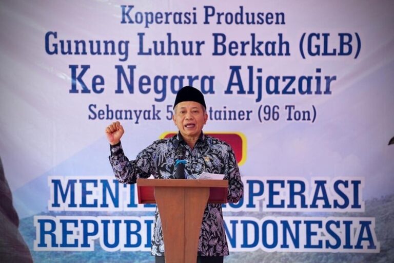 Menkop Ferry Juliantono Lepas Ekspor 96 Ton Kopi Subang ke Aljazair