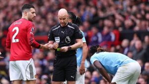 Derby Manchester: Dalot Tak Kartu Merah, Liga Inggris Jelaskan Keputusan Wasit dan VAR