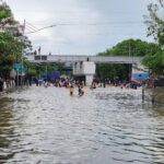 Jalan Gunung Sahari Jakarta Pusat Terendam Banjir, Arus Kendaraan Lumpuh Total