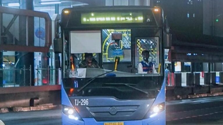 Dua Pria Akui Sekali Beraksi Asusila di TransJakarta, Polisi Dalami Hubungan Keduanya