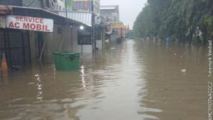 Kelapa Gading Terendam Banjir, Ketinggian Air Capai 35 Cm, Akses Kendaraan Terbatas