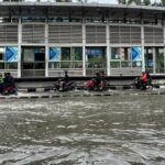 Banjir Rendam Jakarta Barat, 388 Warga Terpaksa Mengungsi ke Lokasi Aman