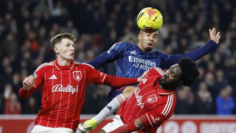 Arsenal Ditahan Nottingham Forest, Arteta dan Dyche Berselisih Soal Handball Ola Aina