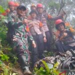 Tim SAR Dirikan Tenda di Puncak Maros-Pangkep Evakuasi Pesawat ATR 42-500