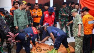 Jenazah Korban Pesawat ATR 42-500 Dievakuasi via Darat Akibat Cuaca Buruk