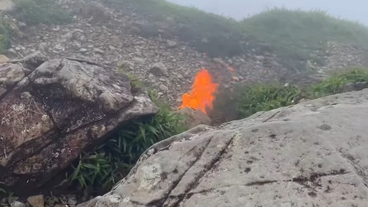 Pendaki Gunung Bulusarung Nyaris Terkena Puing Pesawat ATR 42-500 Saat Jatuh