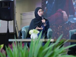 Paula Verhoeven Tergetar Ikut Wakaf Masjid di Australia, Harap Jadi Amal Jariyah